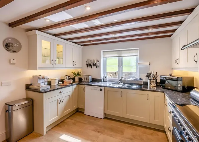 3 Bed In Oc-w30775 West Burton